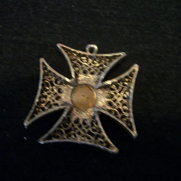 VINTAGE MALTESE CROSS W ORANGE STONE PENDANT